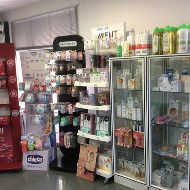 [company_name_branding] interior de la farmacia 1